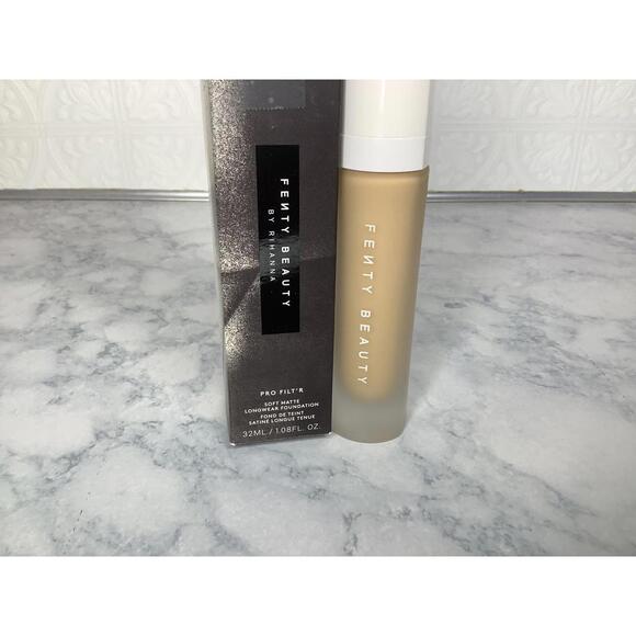 < NWT Fenty Beauty Pro Filt’r Soft Matte Longwear Foundation > - Picture 2 of 5